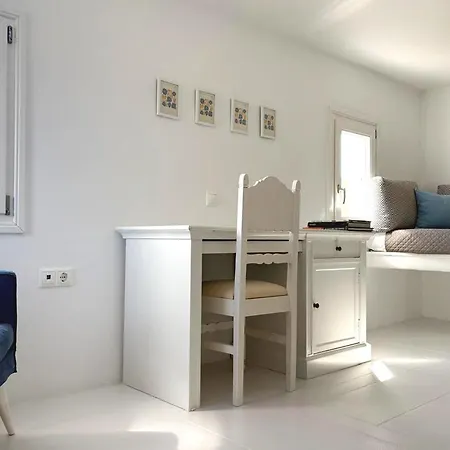Zeos - Cycladic House Close To The