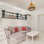 Villa Zeos - Cycladic House Close To The
