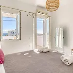 Villa Zeos - Cycladic House Close To The