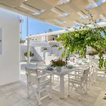 Villa Zeos - Cycladic House Close To The *