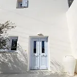 Villa Zeos - Cycladic House Close To The