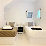 Villa Zeos - Cycladic House Close To The Ambelas