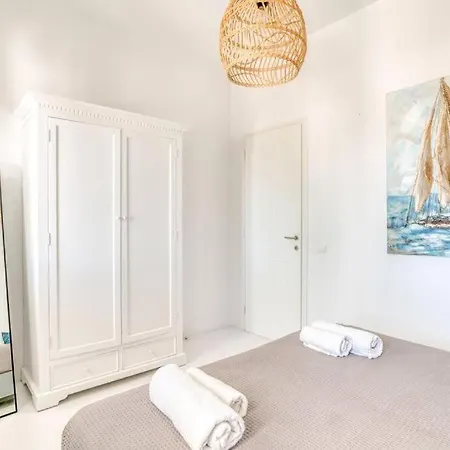 Villa Zeos - Cycladic House Close To The Ambelas