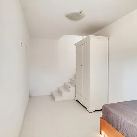 Zeos - Cycladic House Close To The Villa