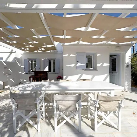 Zeos - Cycladic House Close To The Villa *