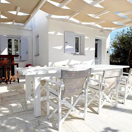 Villa Zeos - Cycladic House Close To The