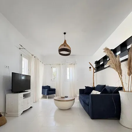 Villa Zeos - Cycladic House Close To The Ampelas